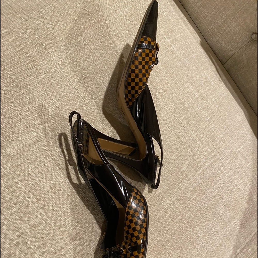 LV Shoes - Picture 2 of 6